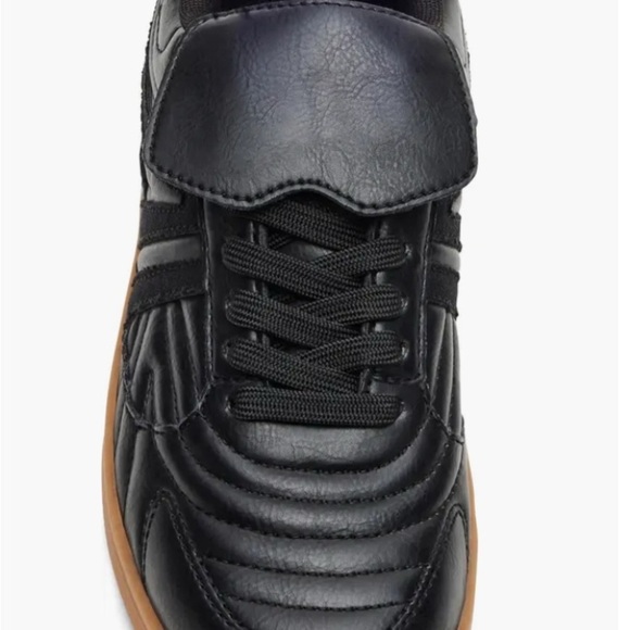 Steve Madden Madrid Low Top Sneaker - Picture 4 of 5